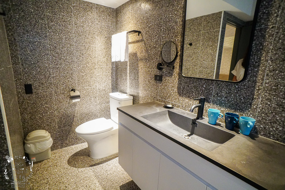 西悠巢旅-高雄車站館|高雄智能自助旅館推薦!統茂集團旗下的新開幕品牌!有智能小美犀開電視冷氣超便利!