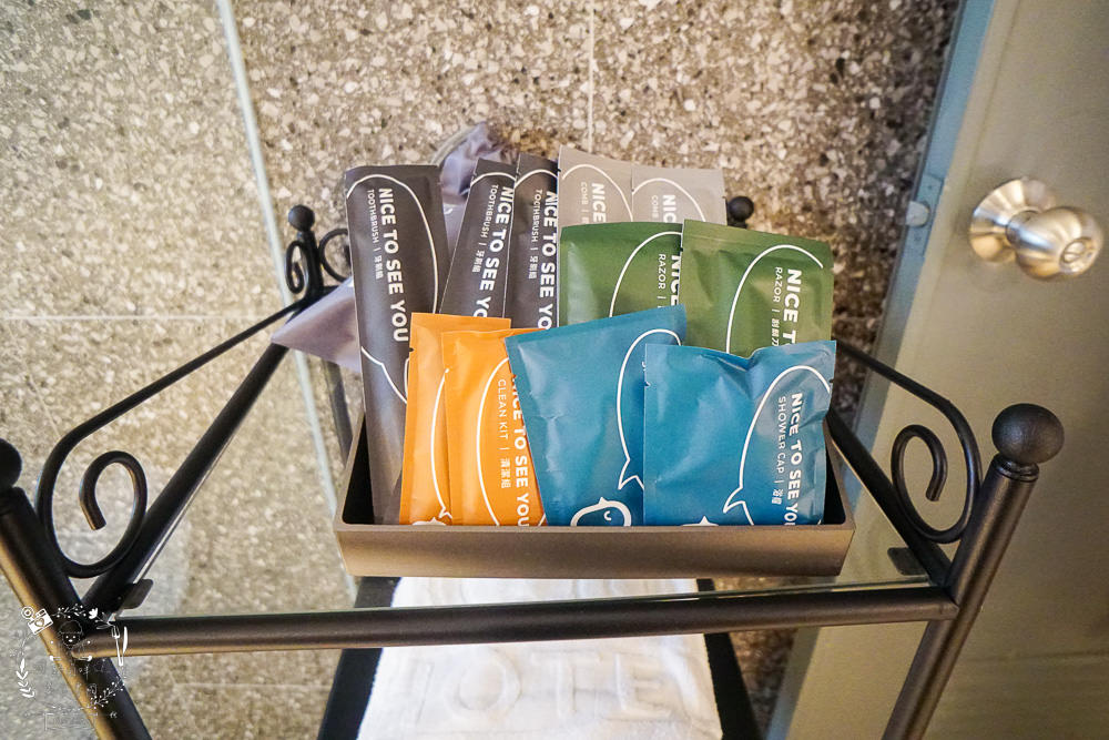 西悠巢旅-高雄車站館|高雄智能自助旅館推薦!統茂集團旗下的新開幕品牌!有智能小美犀開電視冷氣超便利!