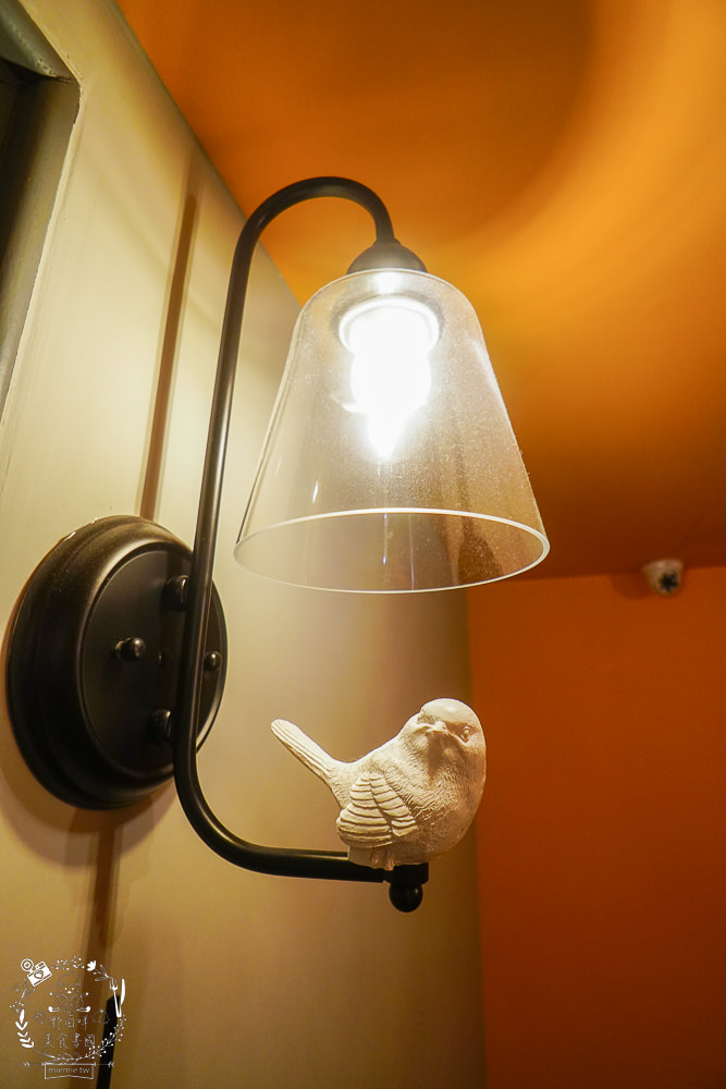 西悠巢旅-高雄車站館|高雄智能自助旅館推薦!統茂集團旗下的新開幕品牌!有智能小美犀開電視冷氣超便利!