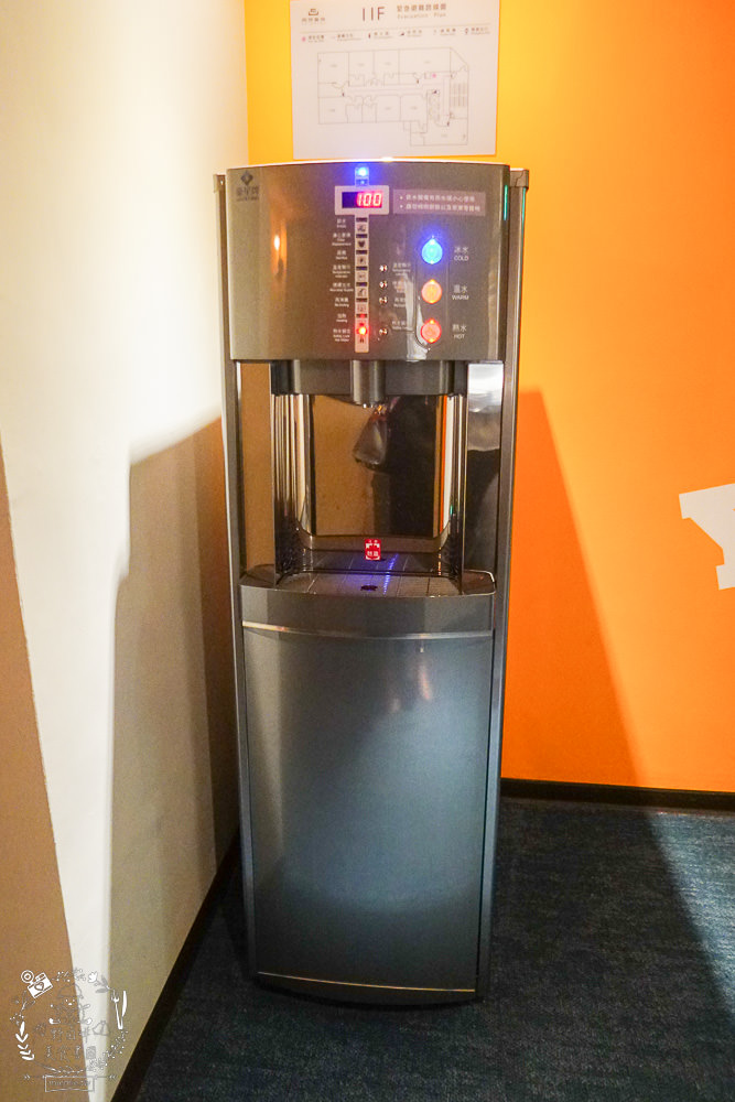 西悠巢旅-高雄車站館|高雄智能自助旅館推薦!統茂集團旗下的新開幕品牌!有智能小美犀開電視冷氣超便利!