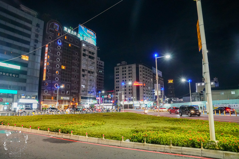 西悠巢旅-高雄車站館|高雄智能自助旅館推薦!統茂集團旗下的新開幕品牌!有智能小美犀開電視冷氣超便利!