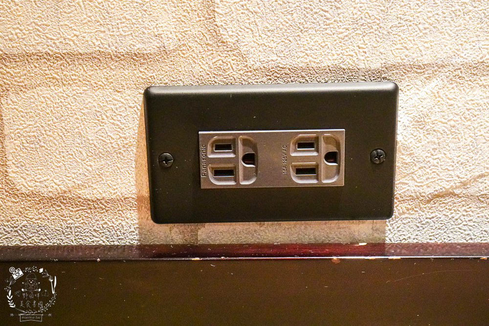 西悠巢旅-高雄車站館|高雄智能自助旅館推薦!統茂集團旗下的新開幕品牌!有智能小美犀開電視冷氣超便利!