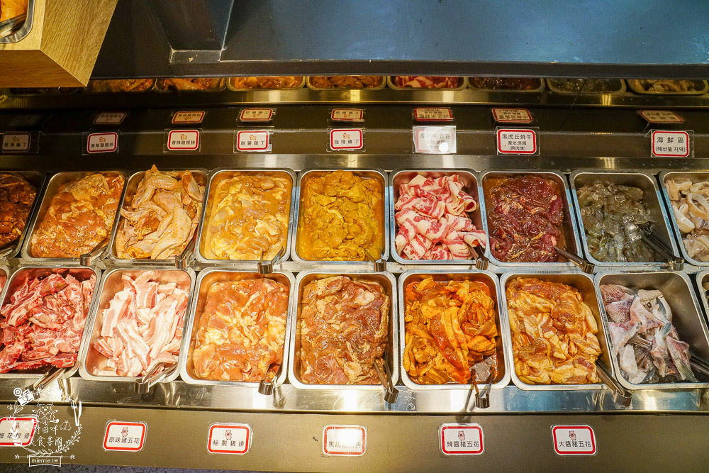 高雄[豬對有韓式烤肉吃到飽]高達70種食材選項!還有銷魂痛風鍋?!