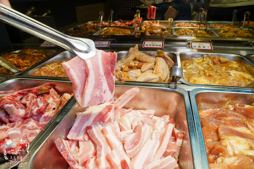 高雄[豬對有韓式烤肉吃到飽]高達70種食材選項!還有銷魂痛風鍋?!