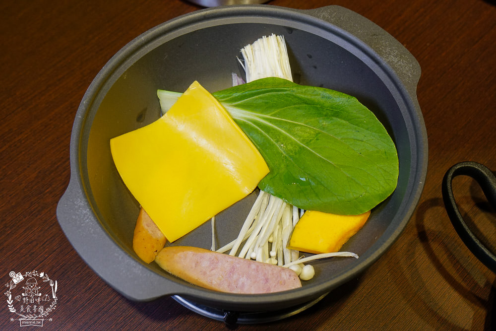 高雄[豬對有韓式烤肉吃到飽]高達70種食材選項!還有銷魂痛風鍋?!