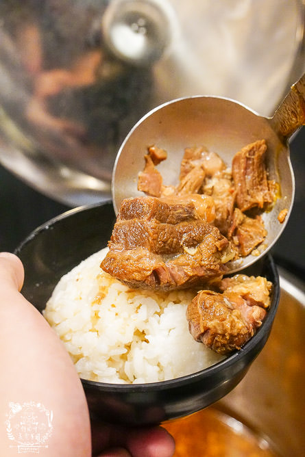 高雄[豬對有韓式烤肉吃到飽]高達70種食材選項!還有銷魂痛風鍋?!