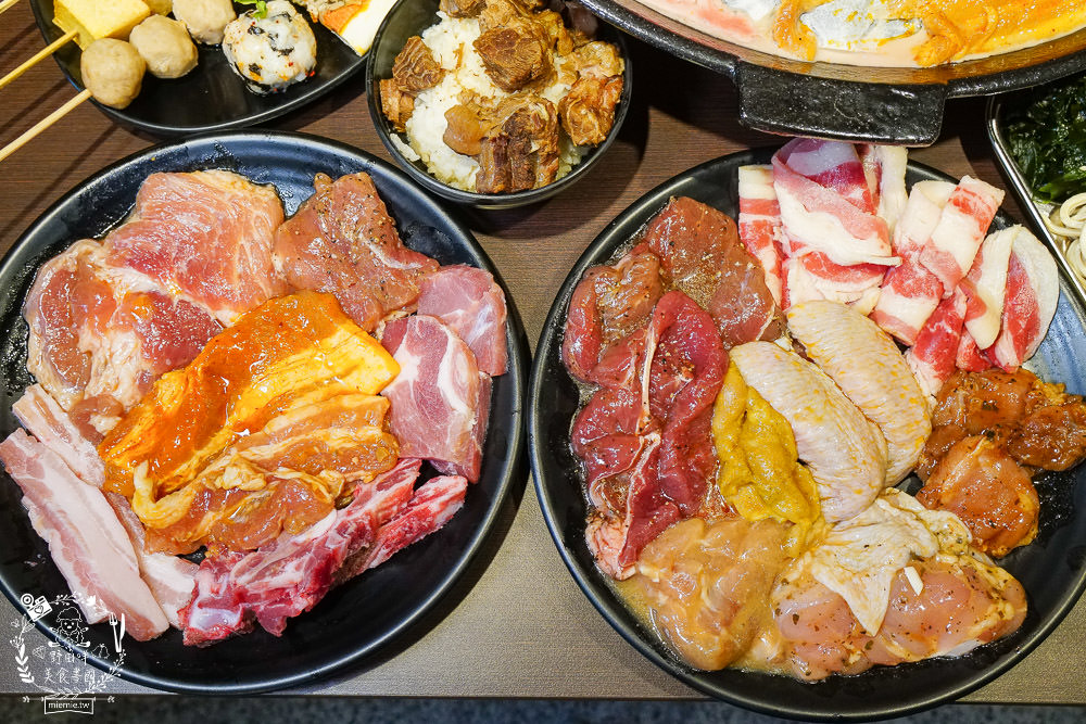 高雄[豬對有韓式烤肉吃到飽]高達70種食材選項!還有銷魂痛風鍋?!