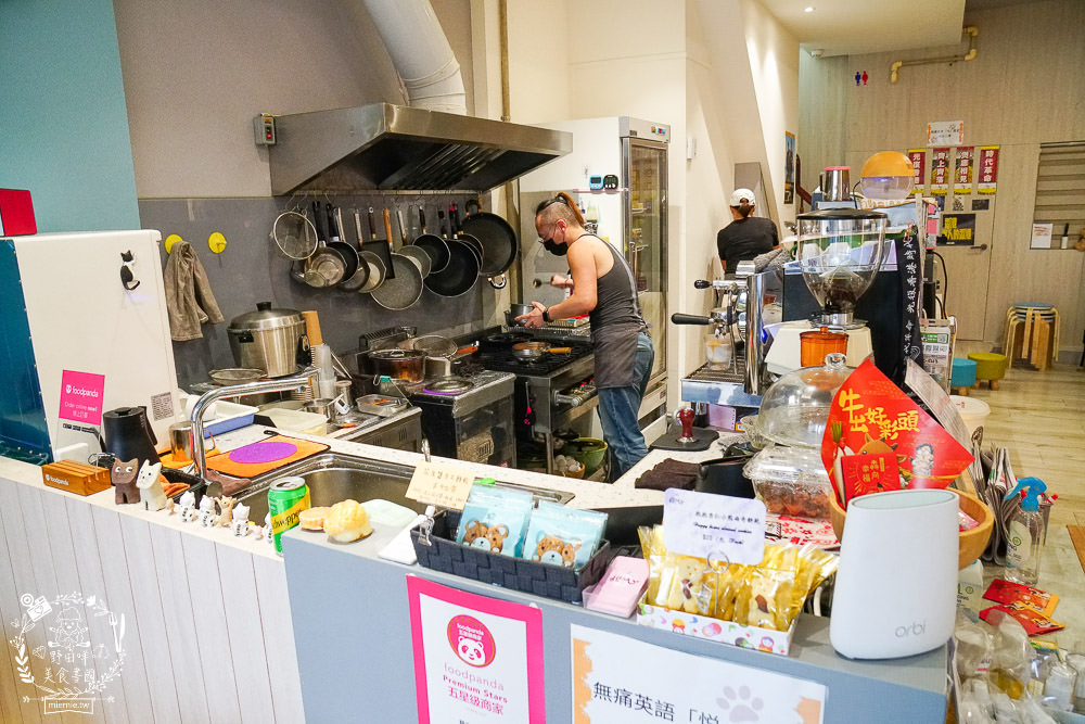 高雄[貓之家俱樂部]正港香港人經營的港式餐廳!寵物友善餐廳!還有貓咪出沒唷~
