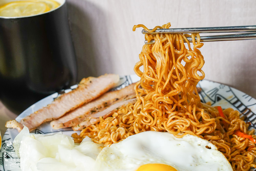 高雄[貓之家俱樂部]正港香港人經營的港式餐廳!寵物友善餐廳!還有貓咪出沒唷~