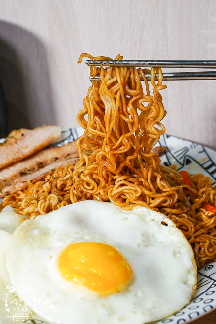 高雄[貓之家俱樂部]正港香港人經營的港式餐廳!寵物友善餐廳!還有貓咪出沒唷~