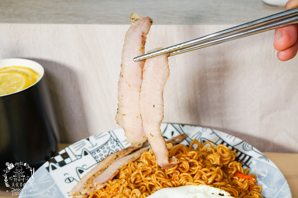 高雄[貓之家俱樂部]正港香港人經營的港式餐廳!寵物友善餐廳!還有貓咪出沒唷~