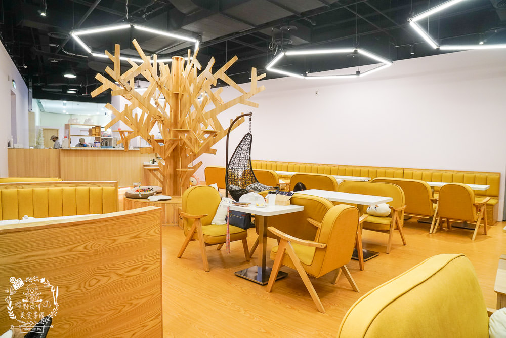 台北貓咪餐廳[貓樂貓咖啡信義遠百店]居然有12隻超可愛的萌系貓咪陪同用餐玩樂!連小朋友都可以進去唷～