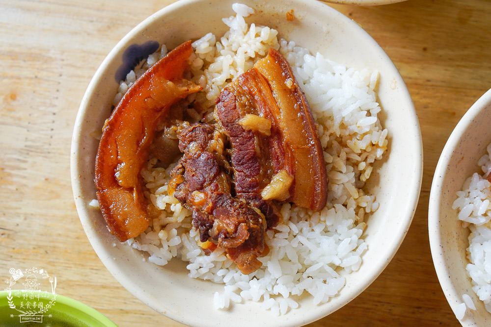 高雄賀家燒肉飯滷肉飯!清晨可以當早餐的排隊小吃?平日也大排長龍的高CP值燒肉飯! - 第17張圖 高雄賀家燒肉飯滷肉飯!清晨可以當早餐的排隊小吃?平日也大排長龍的高CP值燒肉飯!