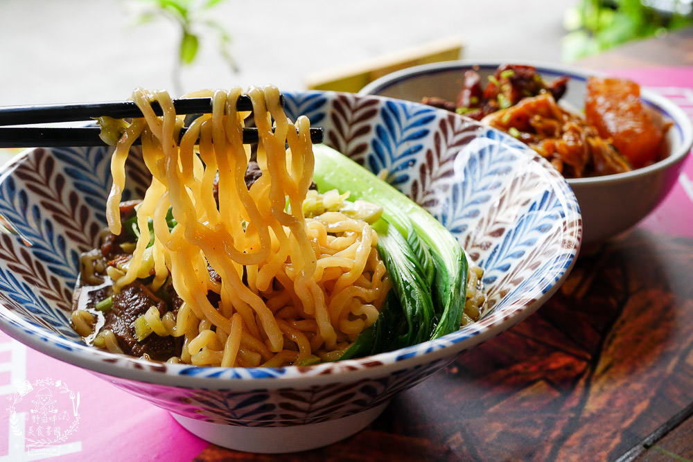 恆春美食[賀her巷弄食間]復古又帶點freestyle的炫彩餐館