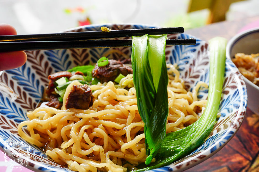 恆春美食[賀her巷弄食間]復古又帶點freestyle的炫彩餐館