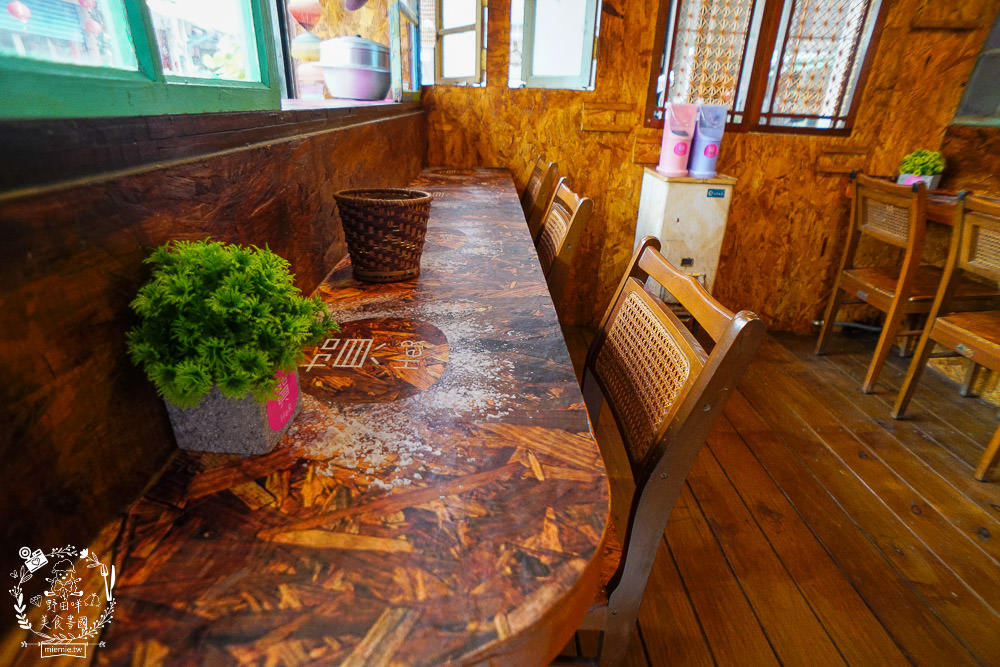恆春美食[賀her巷弄食間]復古又帶點freestyle的炫彩餐館