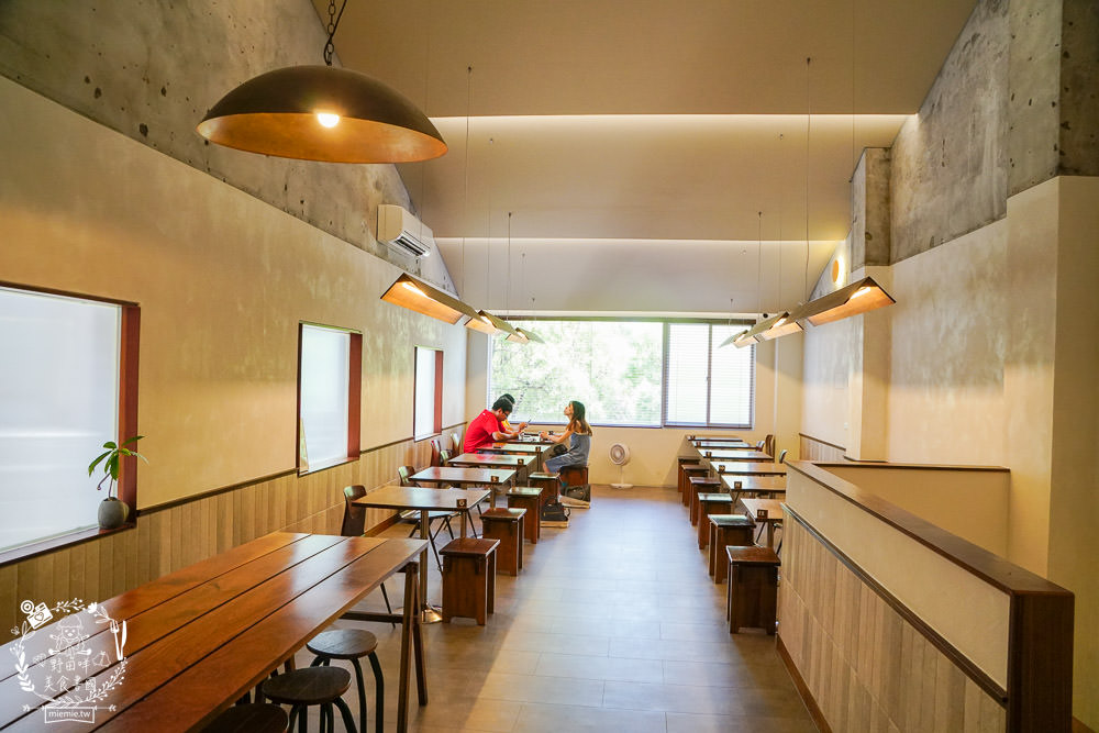 高雄[趕鴨子上桌鹽水鴨專門店]新崛江超人氣文青又好拍的鴨肉店!用餐時間人潮超多！