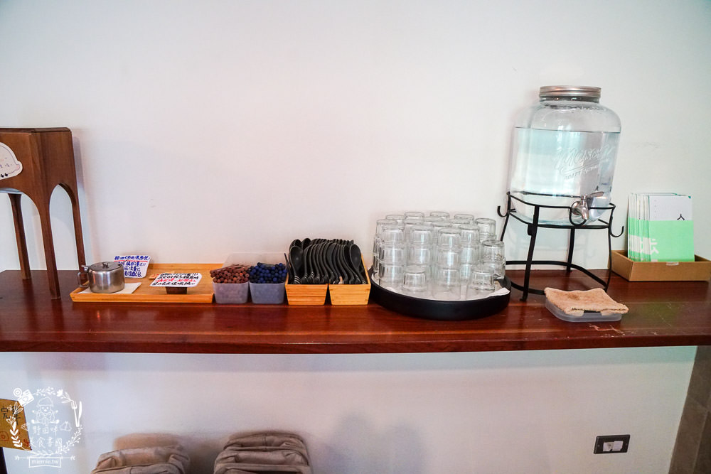 高雄[趕鴨子上桌鹽水鴨專門店]新崛江超人氣文青又好拍的鴨肉店!用餐時間人潮超多！