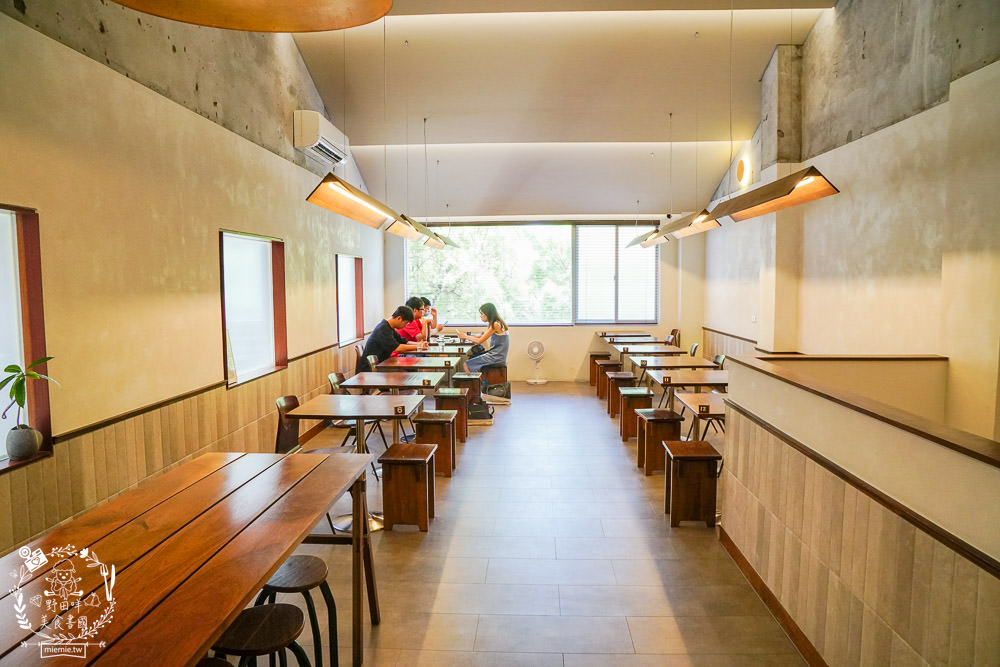 高雄[趕鴨子上桌鹽水鴨專門店]新崛江超人氣文青又好拍的鴨肉店!用餐時間人潮超多！