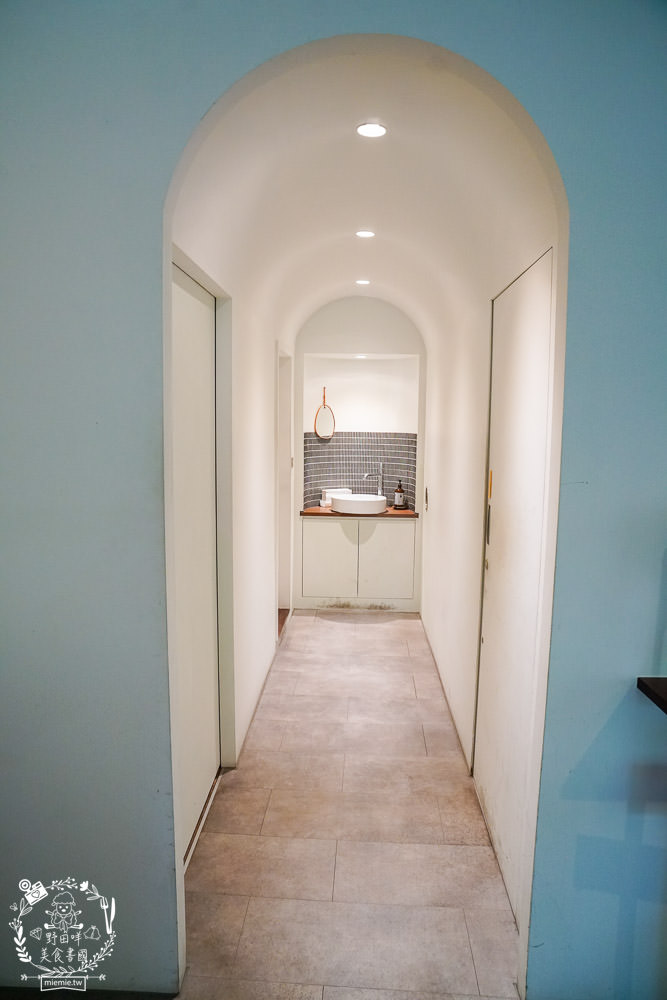 高雄[趕鴨子上桌鹽水鴨專門店]新崛江超人氣文青又好拍的鴨肉店!用餐時間人潮超多！