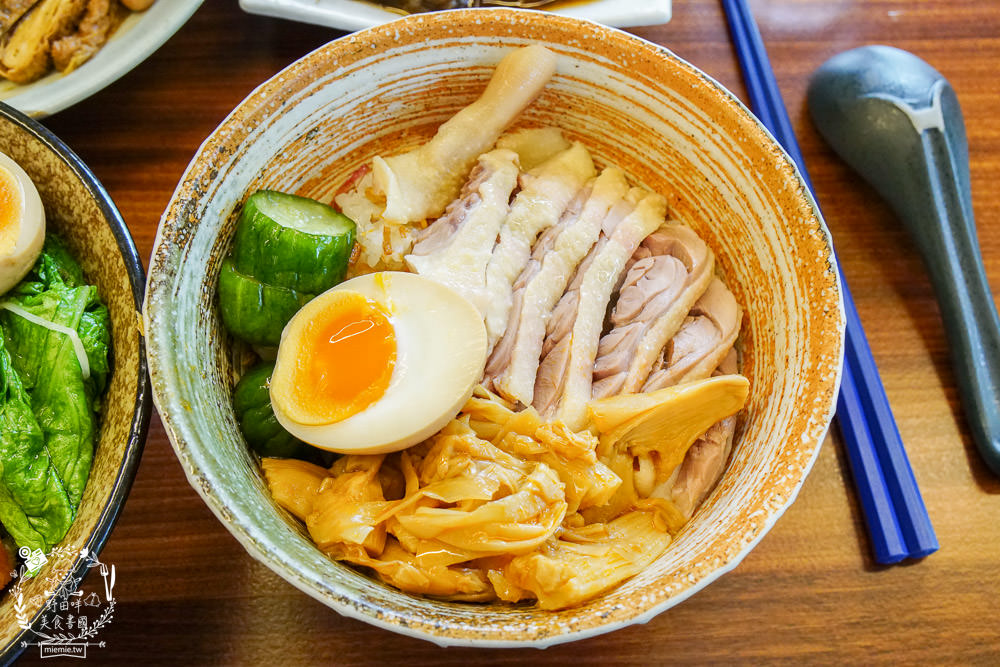 高雄[趕鴨子上桌鹽水鴨專門店]新崛江超人氣文青又好拍的鴨肉店!用餐時間人潮超多！