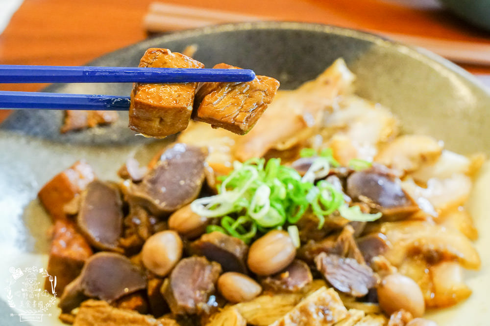 高雄[趕鴨子上桌鹽水鴨專門店]新崛江超人氣文青又好拍的鴨肉店!用餐時間人潮超多！