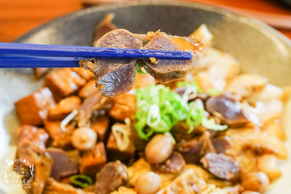 高雄[趕鴨子上桌鹽水鴨專門店]新崛江超人氣文青又好拍的鴨肉店!用餐時間人潮超多！