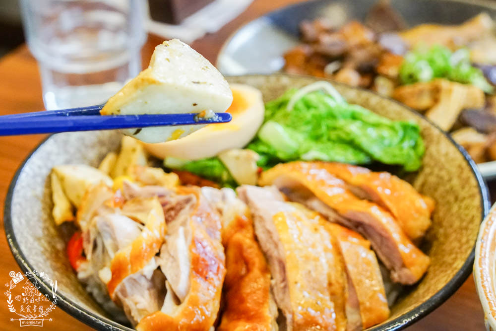 高雄[趕鴨子上桌鹽水鴨專門店]新崛江超人氣文青又好拍的鴨肉店!用餐時間人潮超多！