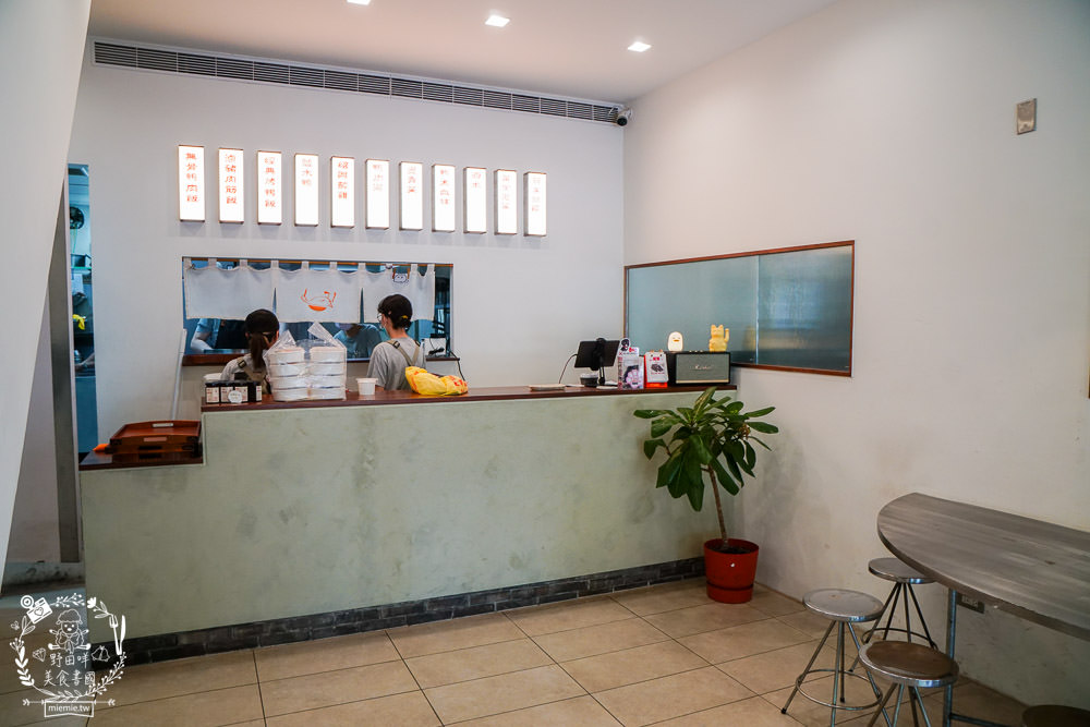 高雄[趕鴨子上桌鹽水鴨專門店]新崛江超人氣文青又好拍的鴨肉店!用餐時間人潮超多！