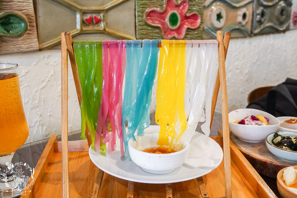 美濃粄條推薦[軒味屋彩色粄條]超人氣純天然的美濃彩色粄條!繽紛色彩吸睛好拍照!高CP值讓人讚不絕口~