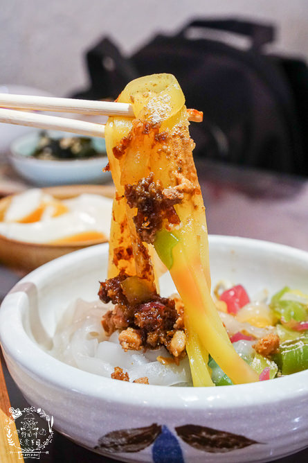 美濃粄條推薦[軒味屋彩色粄條]超人氣純天然的美濃彩色粄條!繽紛色彩吸睛好拍照!高CP值讓人讚不絕口~