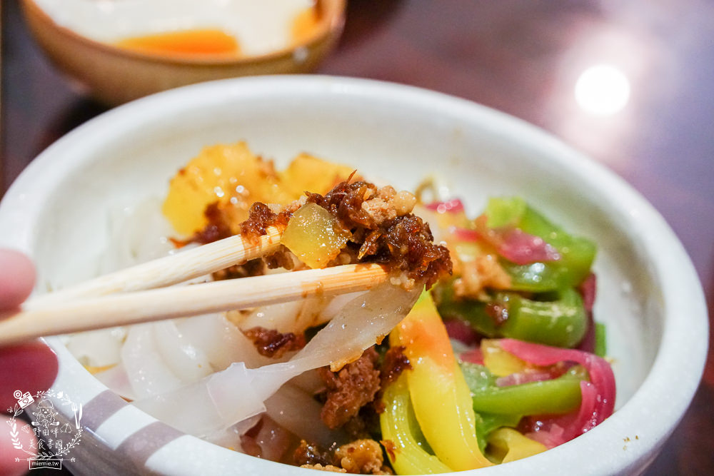 美濃粄條推薦[軒味屋彩色粄條]超人氣純天然的美濃彩色粄條!繽紛色彩吸睛好拍照!高CP值讓人讚不絕口~