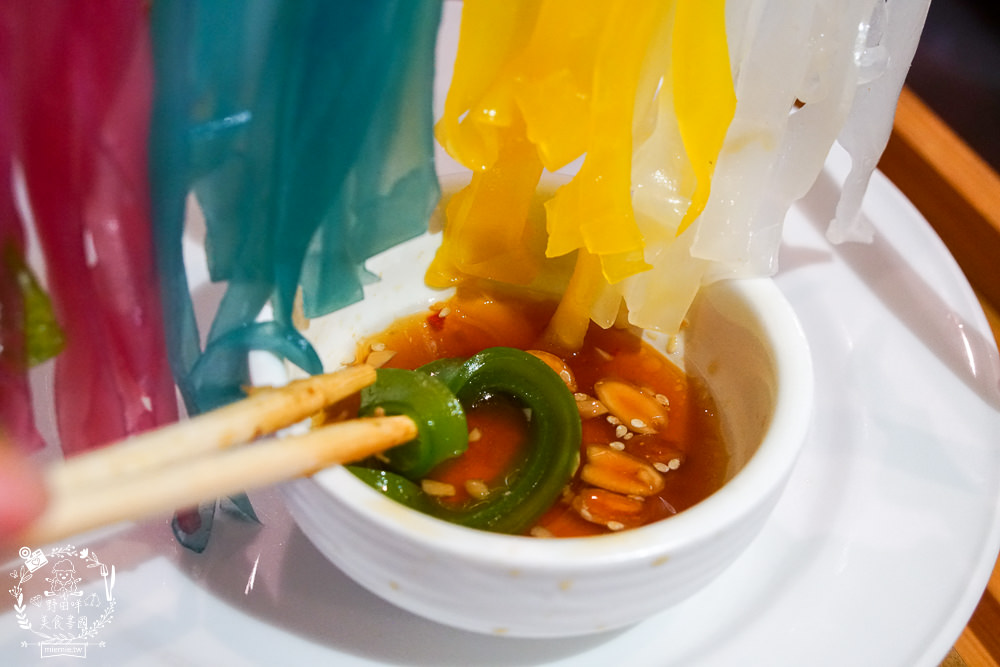 美濃粄條推薦[軒味屋彩色粄條]超人氣純天然的美濃彩色粄條!繽紛色彩吸睛好拍照!高CP值讓人讚不絕口~