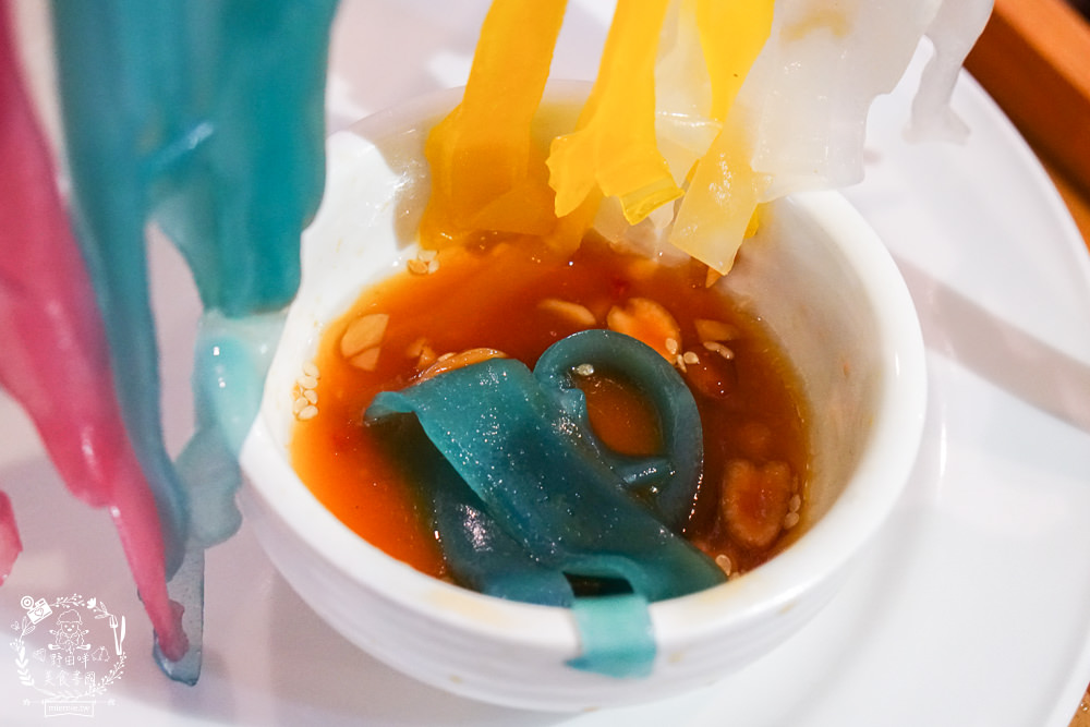 美濃粄條推薦[軒味屋彩色粄條]超人氣純天然的美濃彩色粄條!繽紛色彩吸睛好拍照!高CP值讓人讚不絕口~