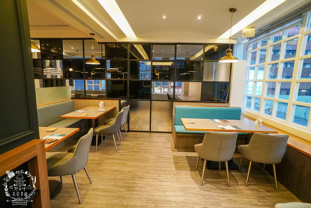 火鍋第一品牌「樂多多集團」旗下爆紅名店辛韓道，來高雄開了韓式料理！辛韓道韓式餐酒館！高貴精緻的華麗裝潢！韓國小菜免費吃到飽？