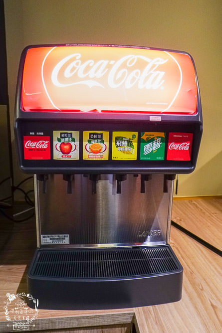 火鍋第一品牌「樂多多集團」旗下爆紅名店辛韓道，來高雄開了韓式料理！辛韓道韓式餐酒館！高貴精緻的華麗裝潢！韓國小菜免費吃到飽？