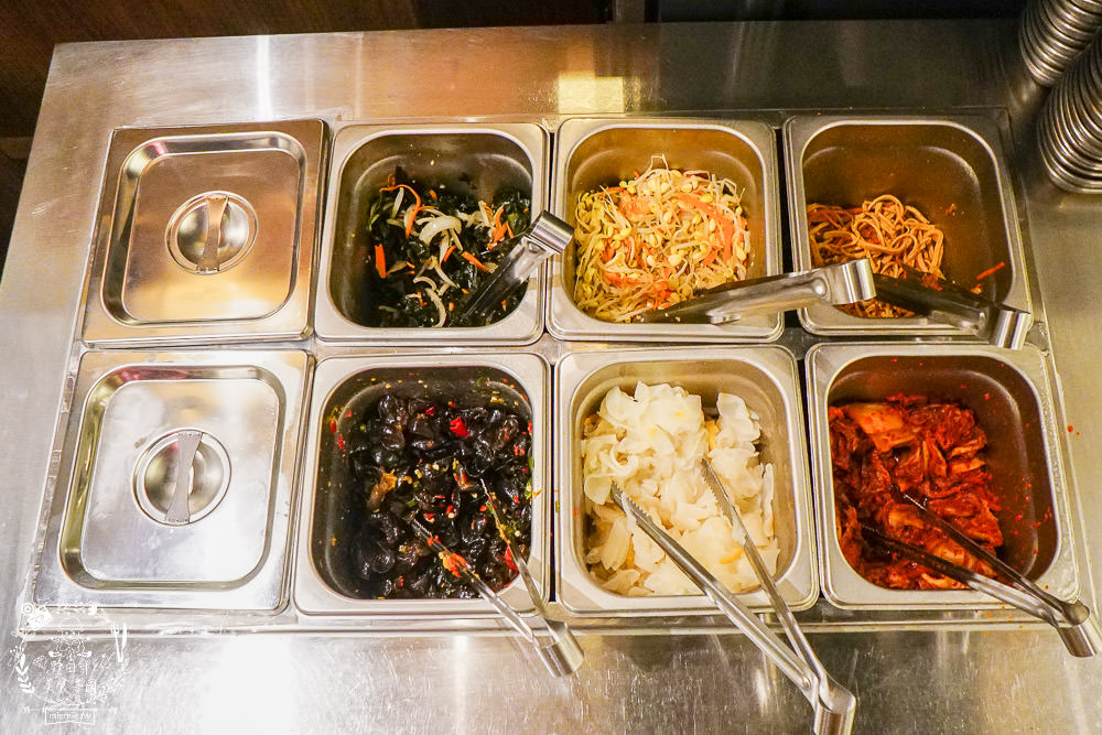 火鍋第一品牌「樂多多集團」旗下爆紅名店辛韓道，來高雄開了韓式料理！辛韓道韓式餐酒館！高貴精緻的華麗裝潢！韓國小菜免費吃到飽？