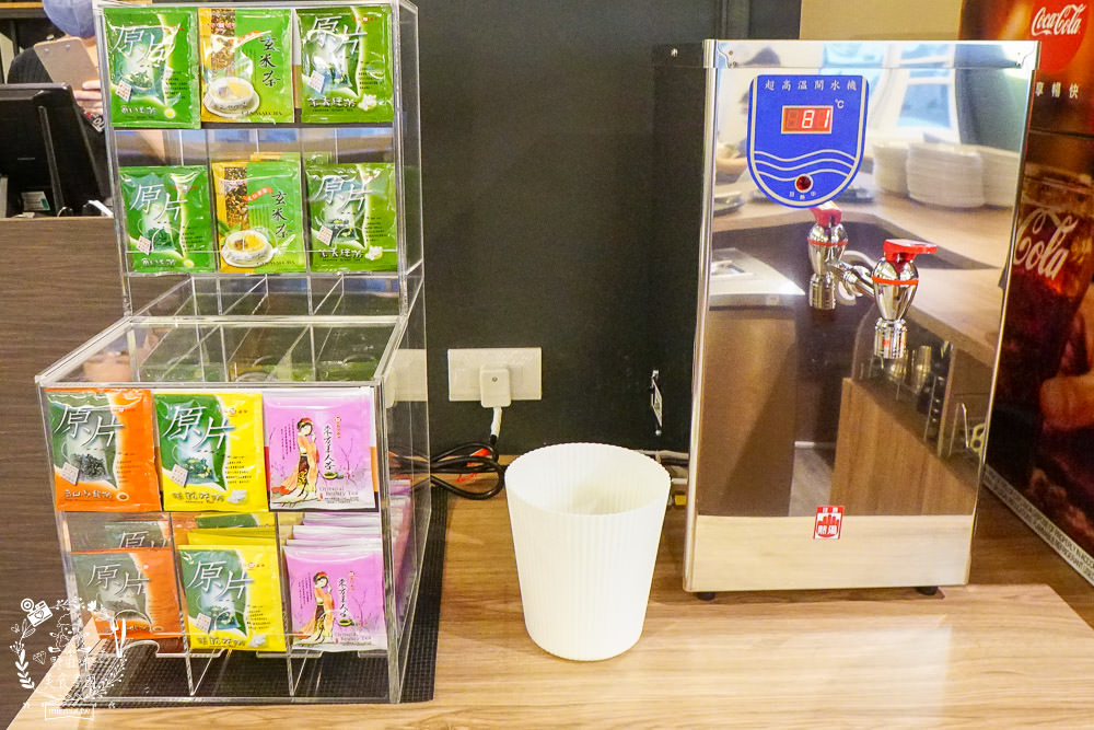 火鍋第一品牌「樂多多集團」旗下爆紅名店辛韓道，來高雄開了韓式料理！辛韓道韓式餐酒館！高貴精緻的華麗裝潢！韓國小菜免費吃到飽？