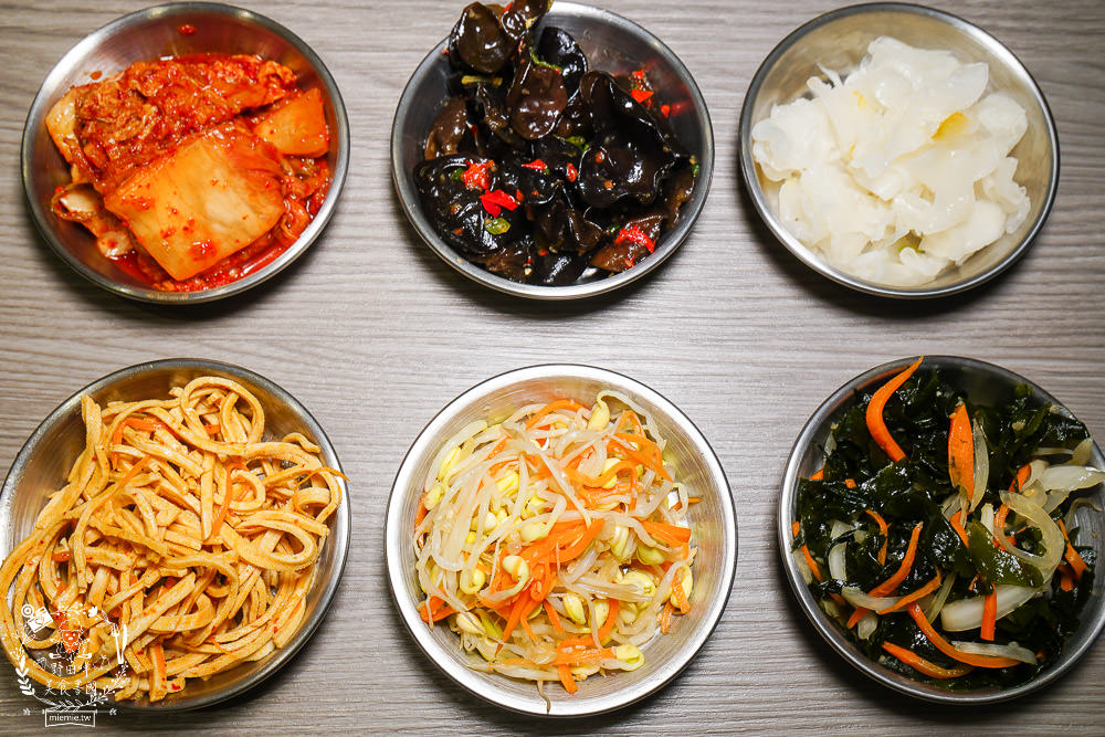 火鍋第一品牌「樂多多集團」旗下爆紅名店辛韓道，來高雄開了韓式料理！辛韓道韓式餐酒館！高貴精緻的華麗裝潢！韓國小菜免費吃到飽？