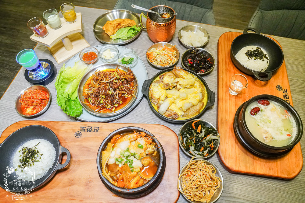 火鍋第一品牌「樂多多集團」旗下爆紅名店辛韓道，來高雄開了韓式料理！辛韓道韓式餐酒館！高貴精緻的華麗裝潢！韓國小菜免費吃到飽？