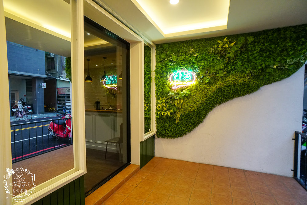 火鍋第一品牌「樂多多集團」旗下爆紅名店辛韓道，來高雄開了韓式料理！辛韓道韓式餐酒館！高貴精緻的華麗裝潢！韓國小菜免費吃到飽？