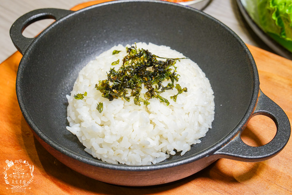 火鍋第一品牌「樂多多集團」旗下爆紅名店辛韓道，來高雄開了韓式料理！辛韓道韓式餐酒館！高貴精緻的華麗裝潢！韓國小菜免費吃到飽？