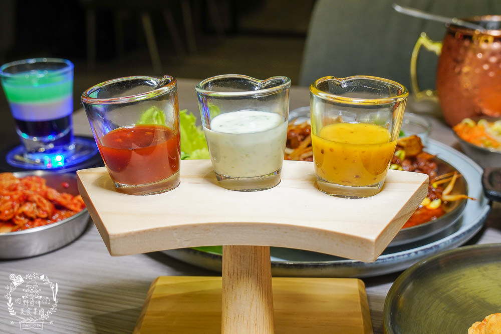 火鍋第一品牌「樂多多集團」旗下爆紅名店辛韓道，來高雄開了韓式料理！辛韓道韓式餐酒館！高貴精緻的華麗裝潢！韓國小菜免費吃到飽？