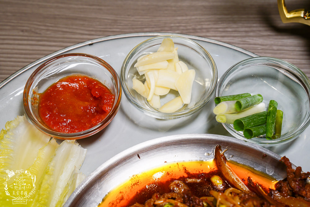 火鍋第一品牌「樂多多集團」旗下爆紅名店辛韓道，來高雄開了韓式料理！辛韓道韓式餐酒館！高貴精緻的華麗裝潢！韓國小菜免費吃到飽？