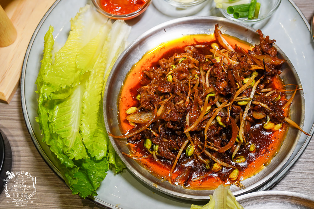 火鍋第一品牌「樂多多集團」旗下爆紅名店辛韓道，來高雄開了韓式料理！辛韓道韓式餐酒館！高貴精緻的華麗裝潢！韓國小菜免費吃到飽？