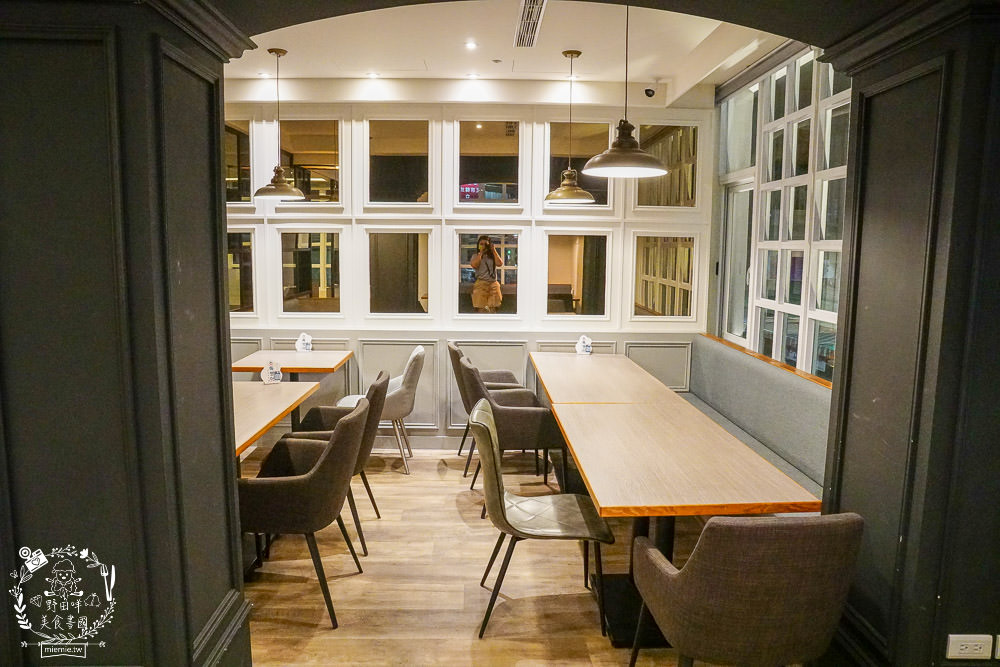 火鍋第一品牌「樂多多集團」旗下爆紅名店辛韓道，來高雄開了韓式料理！辛韓道韓式餐酒館！高貴精緻的華麗裝潢！韓國小菜免費吃到飽？