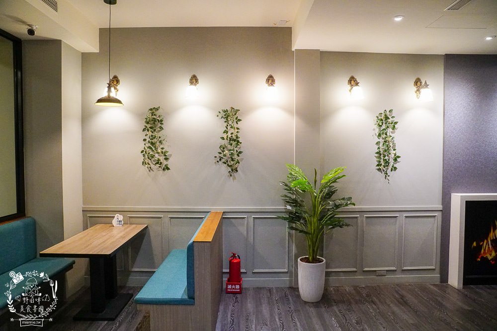 火鍋第一品牌「樂多多集團」旗下爆紅名店辛韓道，來高雄開了韓式料理！辛韓道韓式餐酒館！高貴精緻的華麗裝潢！韓國小菜免費吃到飽？