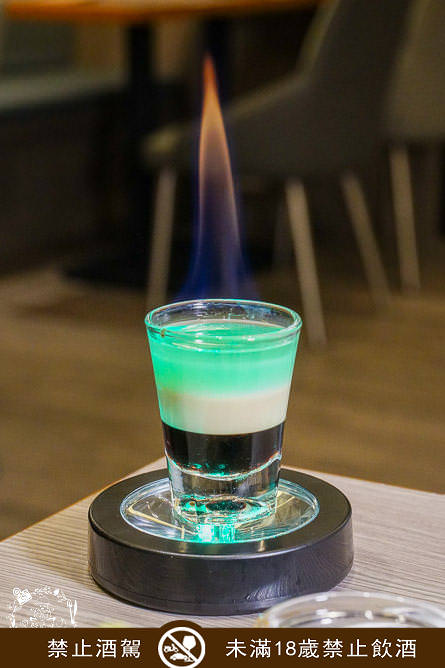 火鍋第一品牌「樂多多集團」旗下爆紅名店辛韓道，來高雄開了韓式料理！辛韓道韓式餐酒館！高貴精緻的華麗裝潢！韓國小菜免費吃到飽？