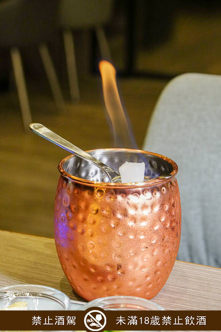 火鍋第一品牌「樂多多集團」旗下爆紅名店辛韓道，來高雄開了韓式料理！辛韓道韓式餐酒館！高貴精緻的華麗裝潢！韓國小菜免費吃到飽？