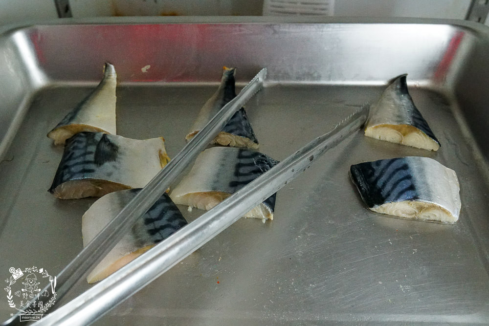 高雄[進吉泰國蝦海鮮炭烤吃到飽]鮮魚+牡蠣+現切肉片爽爽吃！